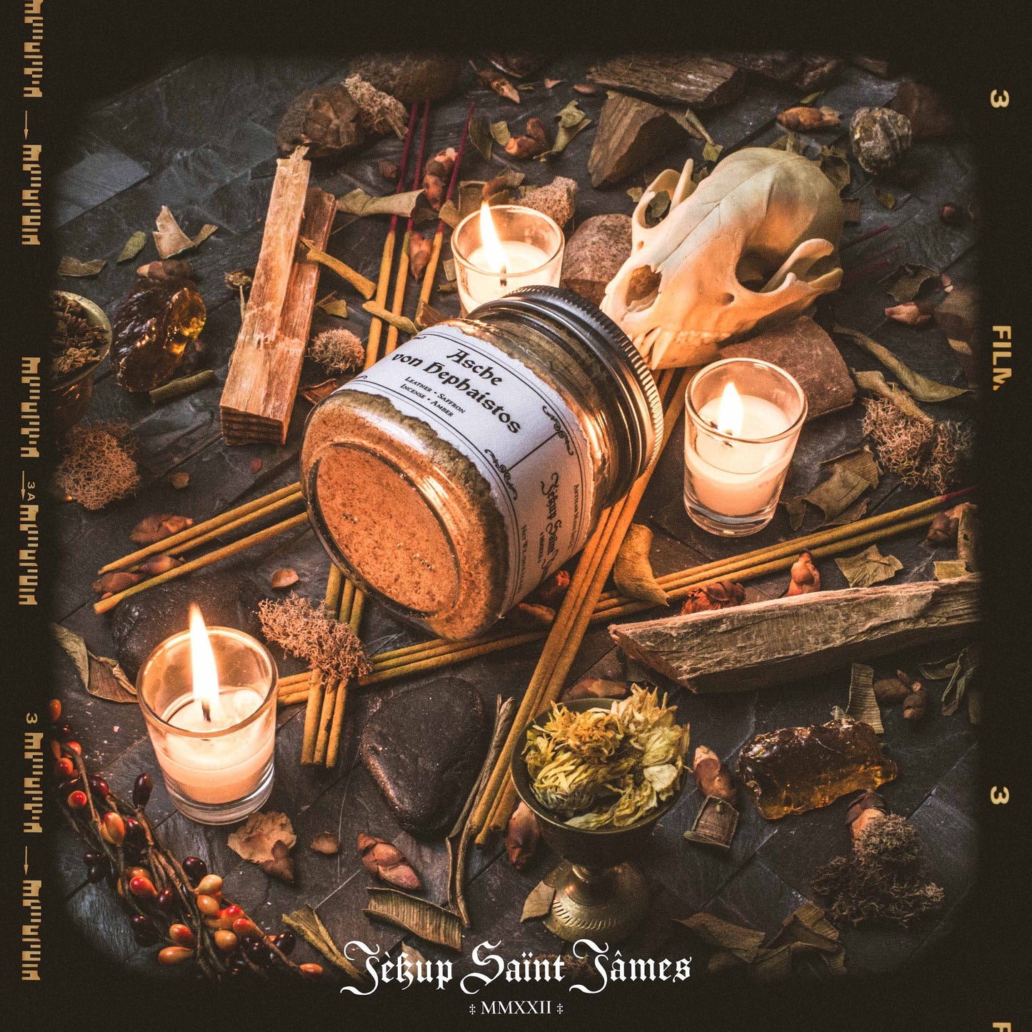 Powdered Wax Melts "Asche von Hephaistos": Leather, Incense, Saffron {120g} Handcrafted With Mica