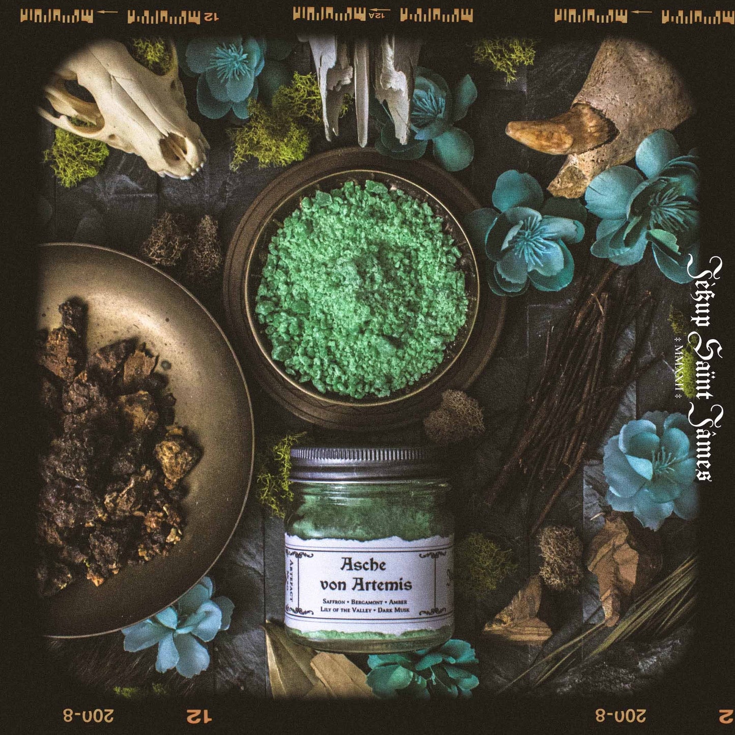 Powdered Wax Melts "Asche von Artemis": Bergamot, Dark Musk, Vetiver, Saffron {120g} Handcrafted With Mica